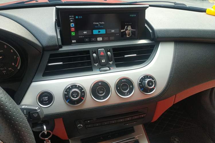 Used BMW Z4 2012 sDrive20i Luxury Model Audio And AC Panel