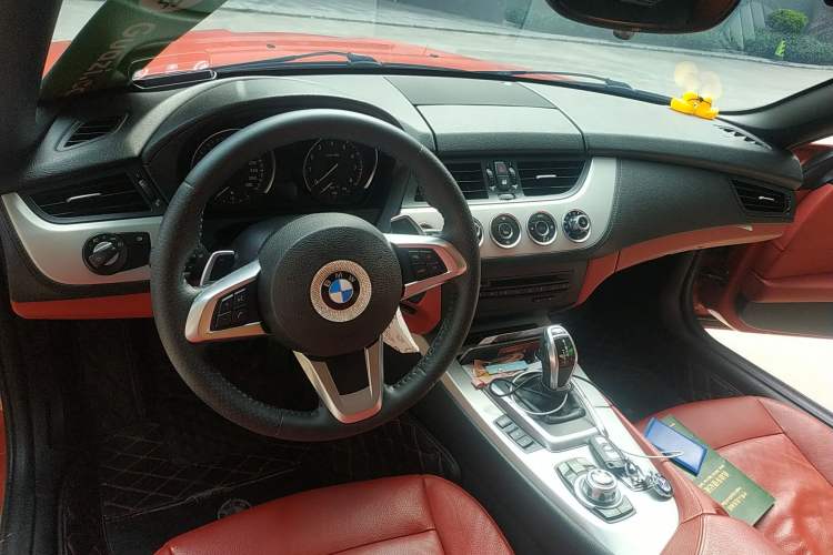 Used BMW Z4 2012 sDrive20i Luxury Model Center Console