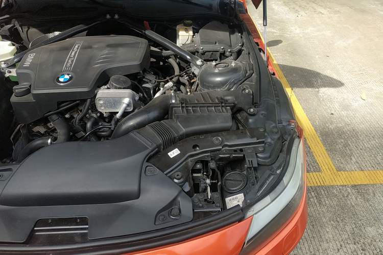 Used BMW Z4 2012 sDrive20i Luxury Model Engine Bay Left