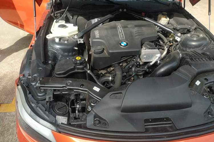 Used BMW Z4 2012 sDrive20i Luxury Model Engine Bay Right