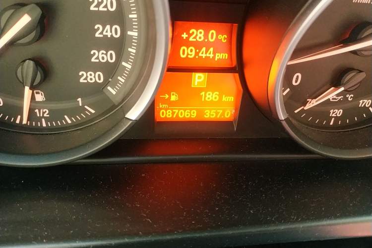Used BMW Z4 2012 sDrive20i Luxury Model Odometer Close Up