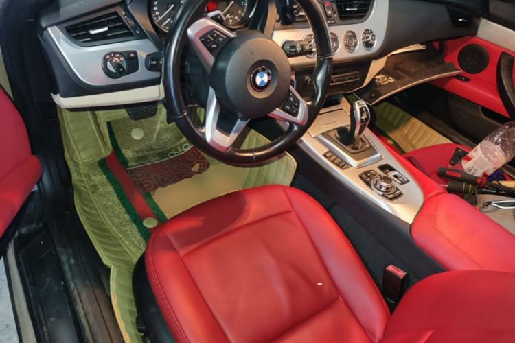 Used BMW Z4 2012 sDrive20i Luxury Model Center Console
