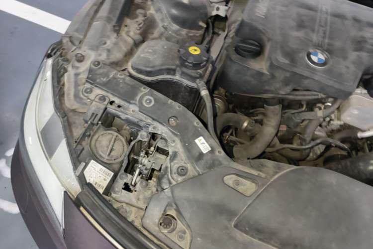 Used BMW Z4 2012 sDrive20i Luxury Model Engine Bay Right