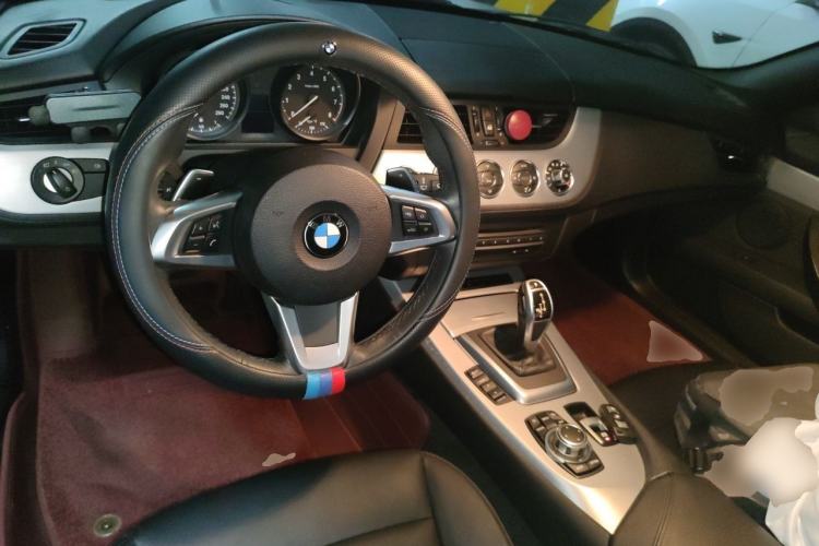 Used BMW Z4 2012 sDrive20i Luxury Model Center Console