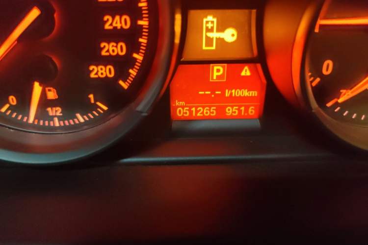 Used BMW Z4 2012 sDrive20i Luxury Model Odometer Close Up