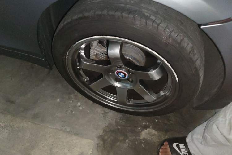 Used BMW Z4 2012 sDrive20i Luxury Model Right Front Wheel Hub