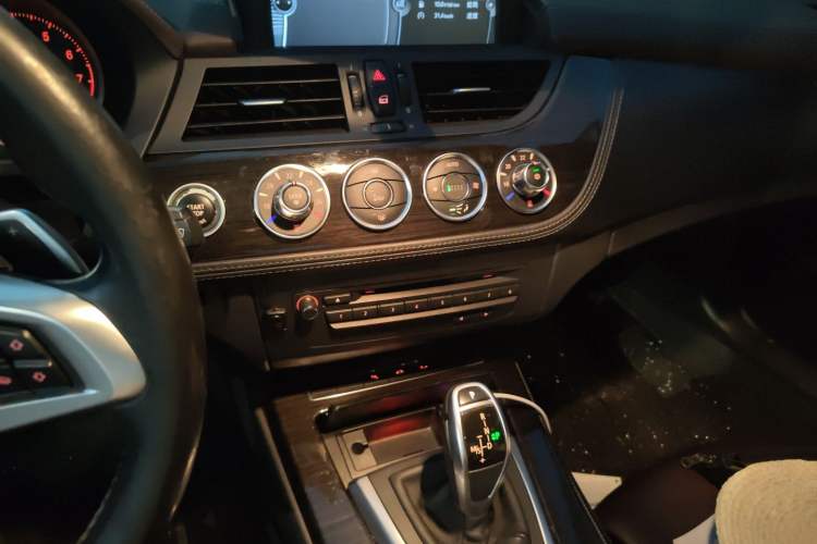 Used BMW Z4 2012 sDrive20i 10th Anniversary Edition Audio And AC Panel
