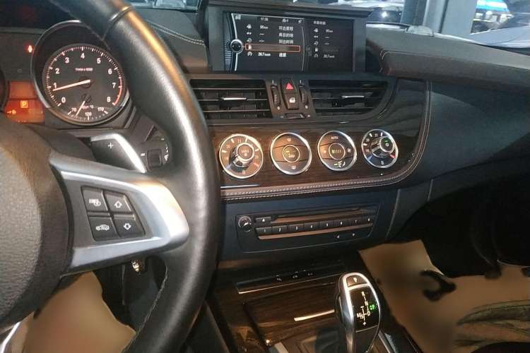 Used BMW Z4 2012 sDrive20i Luxury Model Audio And AC Panel
