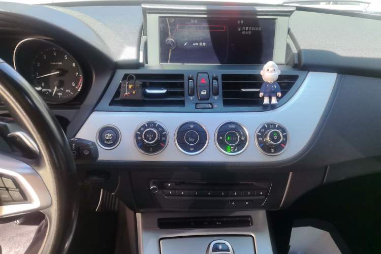 Used BMW Z4 2012 sDrive28i Leading Model Audio And AC Panel