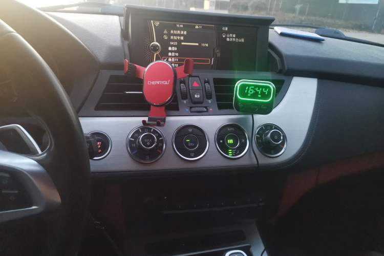 Used BMW Z4 2012 sDrive20i Luxury Model Audio And AC Panel