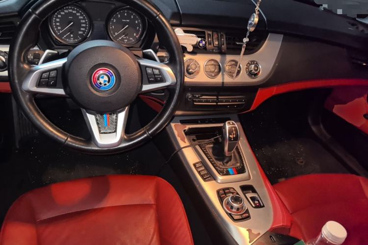 Used BMW Z4 2012 sDrive20i Luxury Model Center Console