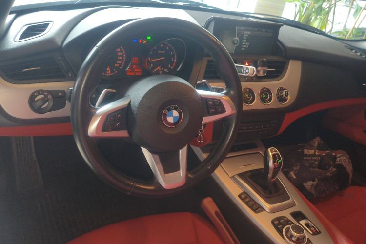 Used BMW Z4 2012 sDrive20i Luxury Model Center Console