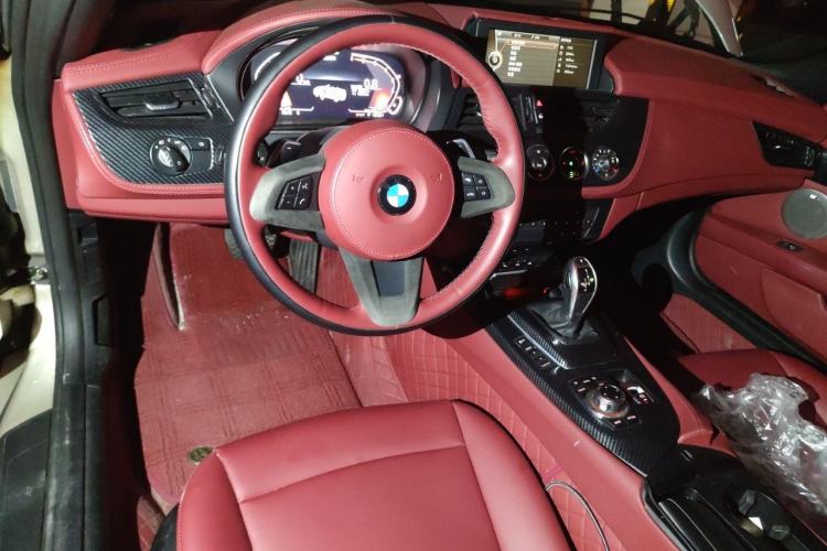 Used BMW Z4 2012 sDrive20i Luxury Model Center Console