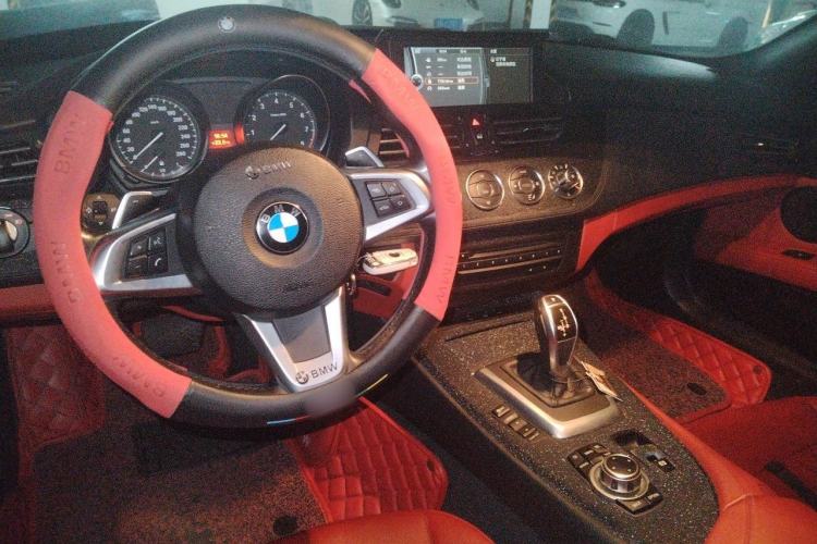 Used BMW Z4 2012 sDrive20i Luxury Model Center Console
