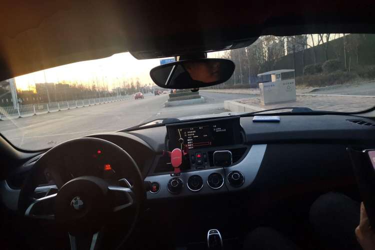Used BMW Z4 2012 sDrive20i Luxury Model Center Console
