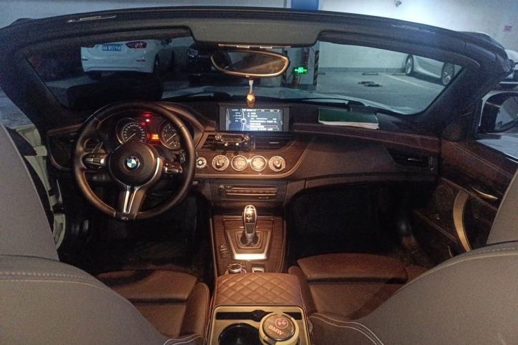 Used BMW Z4 2012 sDrive20i Luxury Model Center Console