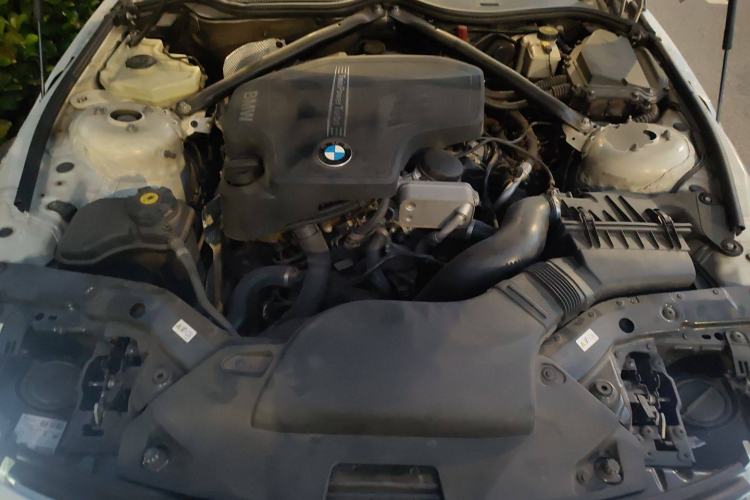 Used BMW Z4 2012 sDrive20i 10th Anniversary Edition Engine Bay