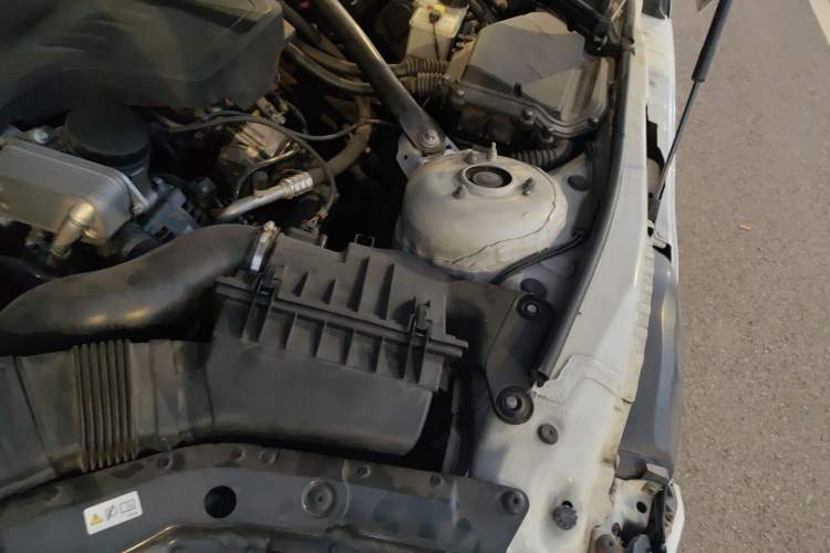 Used BMW Z4 2012 sDrive20i 10th Anniversary Edition Engine Bay Left