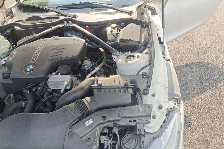 Used BMW Z4 2012 sDrive20i Luxury Model Engine Bay Left