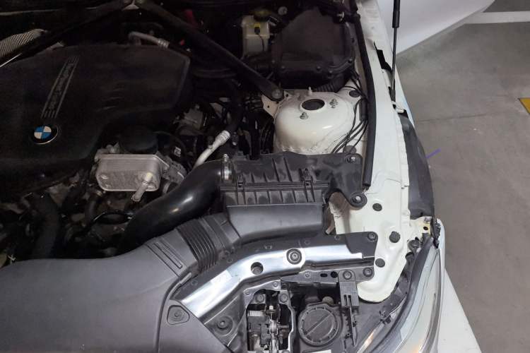 Used BMW Z4 2012 sDrive20i Luxury Model Engine Bay Left