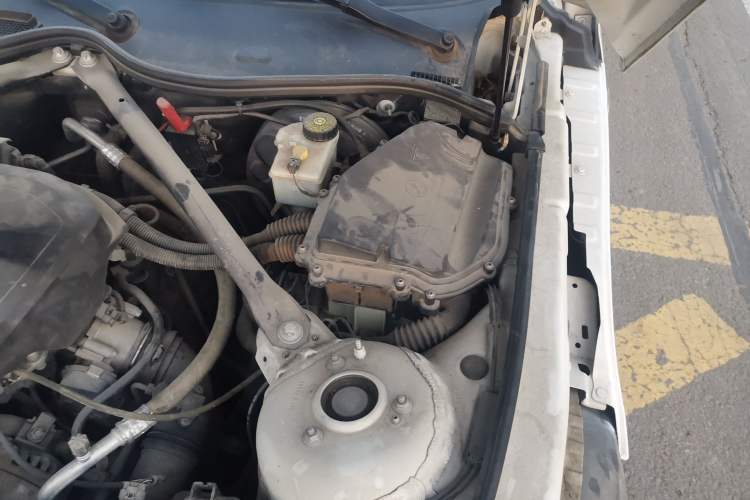 Used BMW Z4 2012 sDrive20i Luxury Model Engine Bay Left