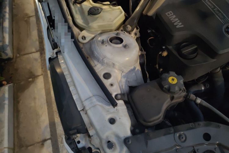 Used BMW Z4 2012 sDrive20i 10th Anniversary Edition Engine Bay Right