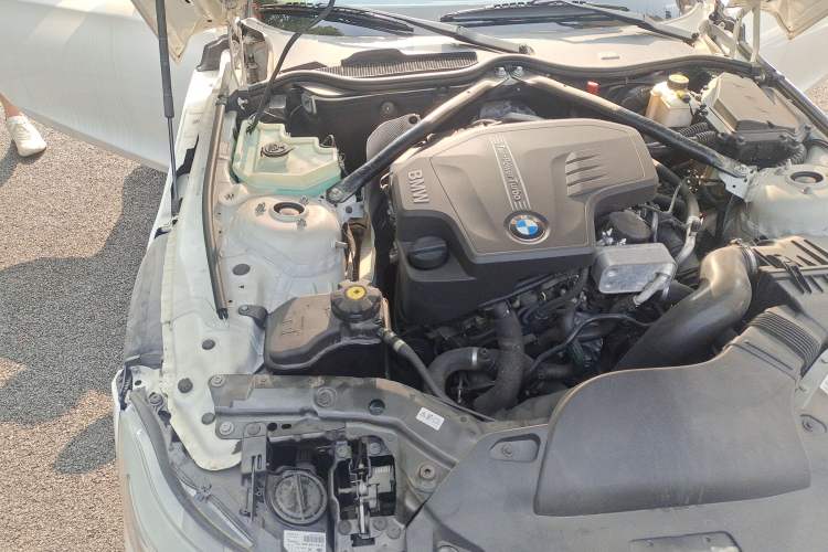 Used BMW Z4 2012 sDrive20i Luxury Model Engine Bay Right