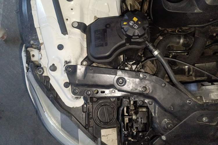Used BMW Z4 2012 sDrive20i Luxury Model Engine Bay Right