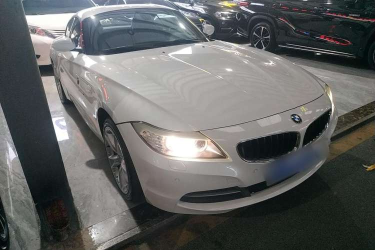 Used BMW Z4 2012 sDrive20i Luxury Model Front Right 45 Deg