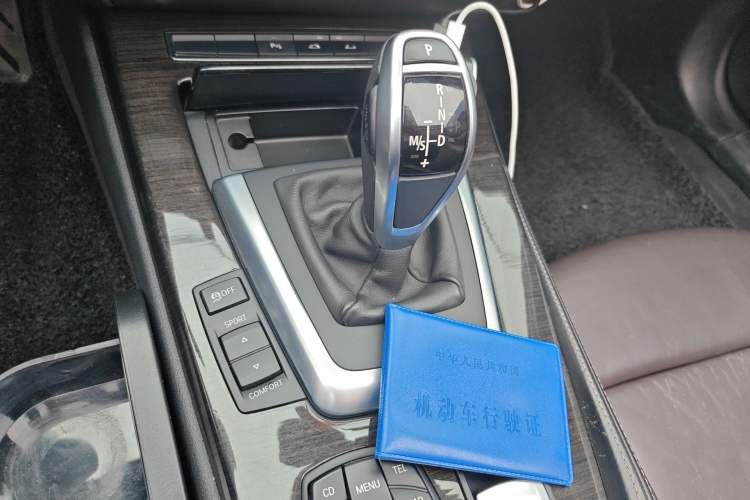 Used BMW Z4 2012 sDrive20i Luxury Model Gear Lever