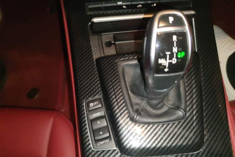 Used BMW Z4 2012 sDrive20i Luxury Model Gear Lever