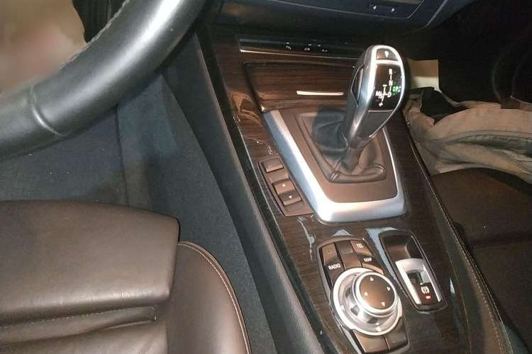Used BMW Z4 2012 sDrive20i Luxury Model Gear Lever