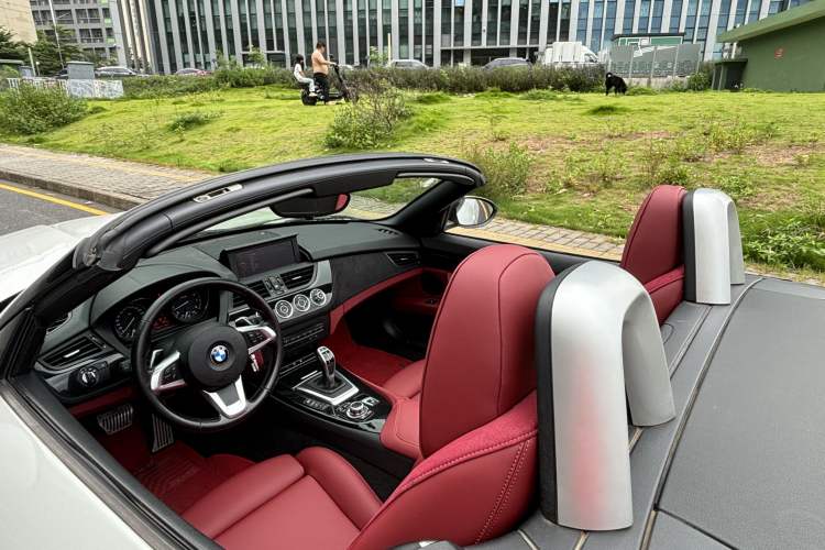 Used BMW Z4 2012 sDrive20i Luxury Model Interior 1