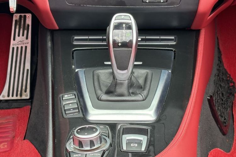 Used BMW Z4 2012 sDrive20i Luxury Model Interior 10