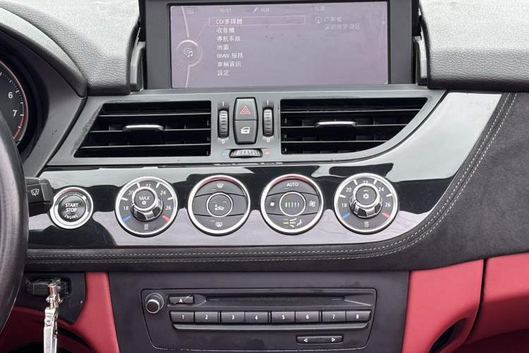 Used BMW Z4 2012 sDrive20i Luxury Model Interior 11