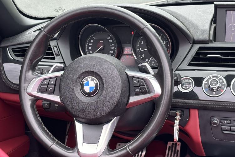 Used BMW Z4 2012 sDrive20i Luxury Model Interior 13