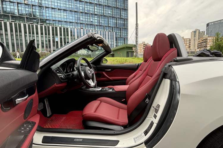 Used BMW Z4 2012 sDrive20i Luxury Model Interior 2