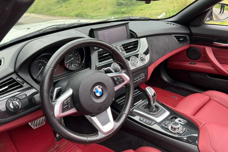 Used BMW Z4 2012 sDrive20i Luxury Model Interior 3