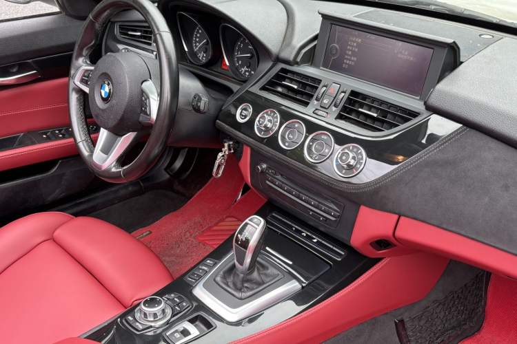 Used BMW Z4 2012 sDrive20i Luxury Model Interior 5