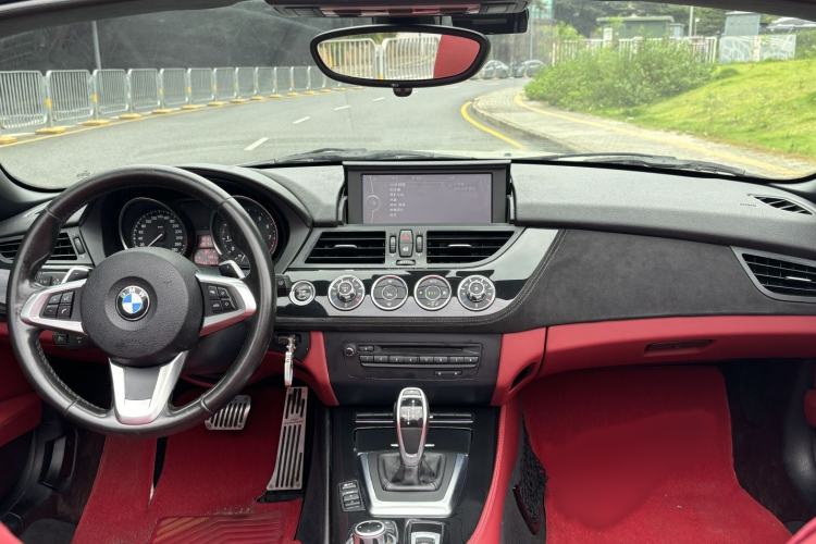 Used BMW Z4 2012 sDrive20i Luxury Model Interior 7