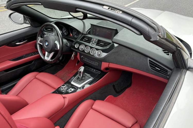 Used BMW Z4 2012 sDrive20i Luxury Model Interior 9