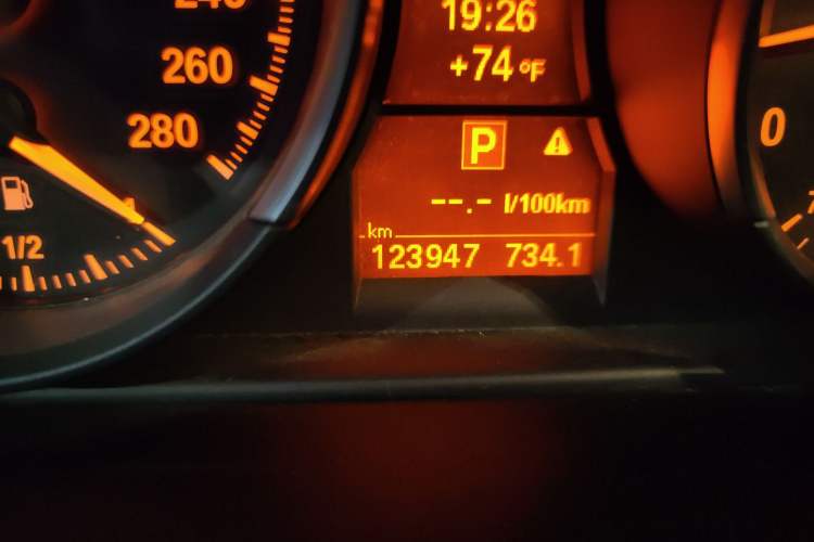 Used BMW Z4 2012 sDrive20i 10th Anniversary Edition Odometer Close Up