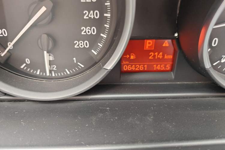 Used BMW Z4 2012 sDrive20i Luxury Model Odometer Close Up