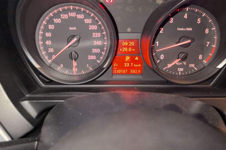 Used BMW Z4 2012 sDrive20i Luxury Model Odometer Close Up