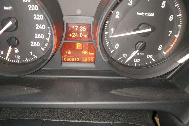 Used BMW Z4 2012 sDrive20i Luxury Model Odometer Close Up