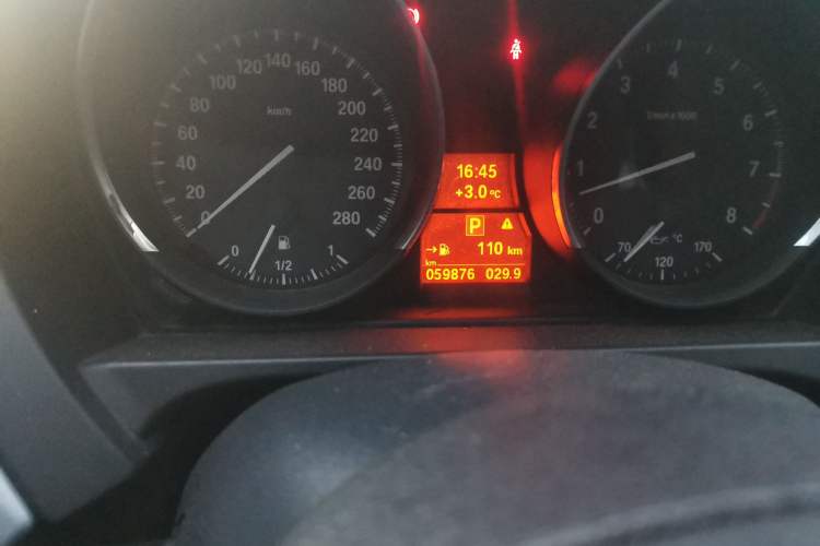 Used BMW Z4 2012 sDrive20i Luxury Model Odometer Close Up