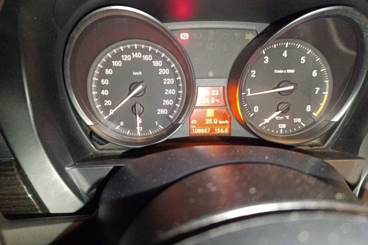 Used BMW Z4 2012 sDrive20i Luxury Model Odometer Close Up