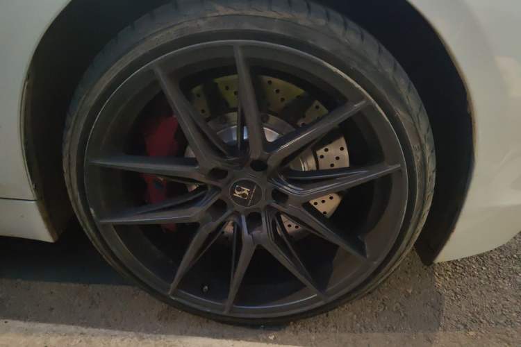 Used BMW Z4 2012 sDrive20i 10th Anniversary Edition Right Front Wheel Hub