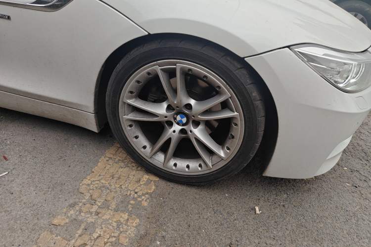 Used BMW Z4 2012 sDrive20i Luxury Model Right Front Wheel Hub
