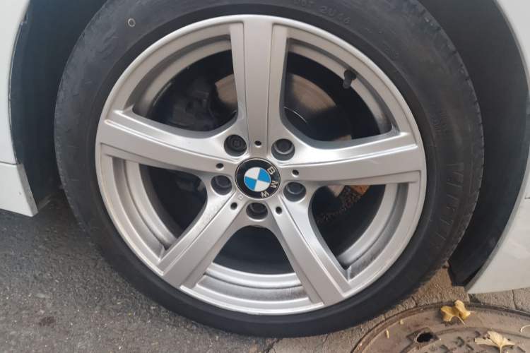 Used BMW Z4 2012 sDrive20i Luxury Model Right Front Wheel Hub
